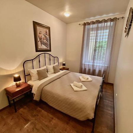 Courtyard Gallery Apartment With Free Parking Каунас Экстерьер фото